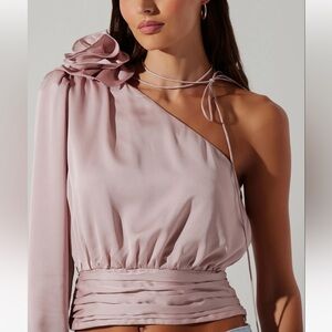 ASTR THE LABEL CARMELITA SATIN ONE SHOULDER CORSAGE TOP ROSE